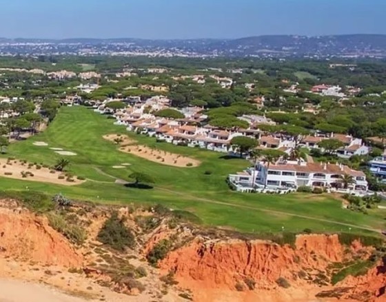 vale-do-lobo-beach