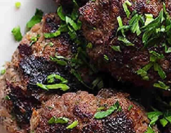 Beef or Chicken, home-made and served with traditional green chutney.