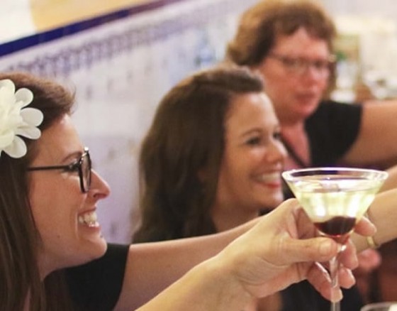 Get all the gang together for the best hen party night, cocktail making lessons and classes in the heart of Porto at an exclusive bar by one of our expert mixologists