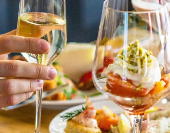 A perfect way to start your hen weekend at whatever time you wake up. The Portugal Rocks champagne breakfast includes full English or fruit, champagne, tea, coffee and orange juice.